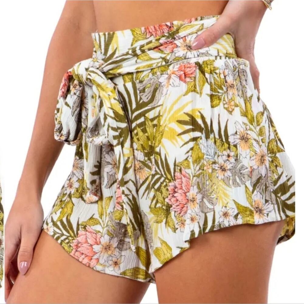 Rip Curl Beach Botanica Flowy Tropical Floral Shorts | Medium